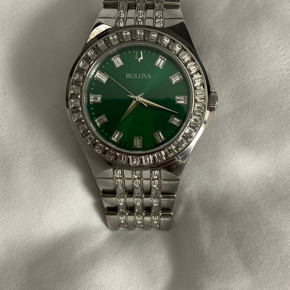 Bulova Crystal Watch Stainless steel
42mm